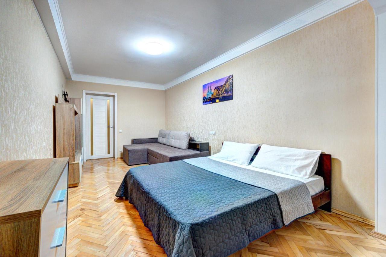 Apartments Near Ocean Plaza Druzhby Narodov Boulevard 8A Kyiv Exterior photo