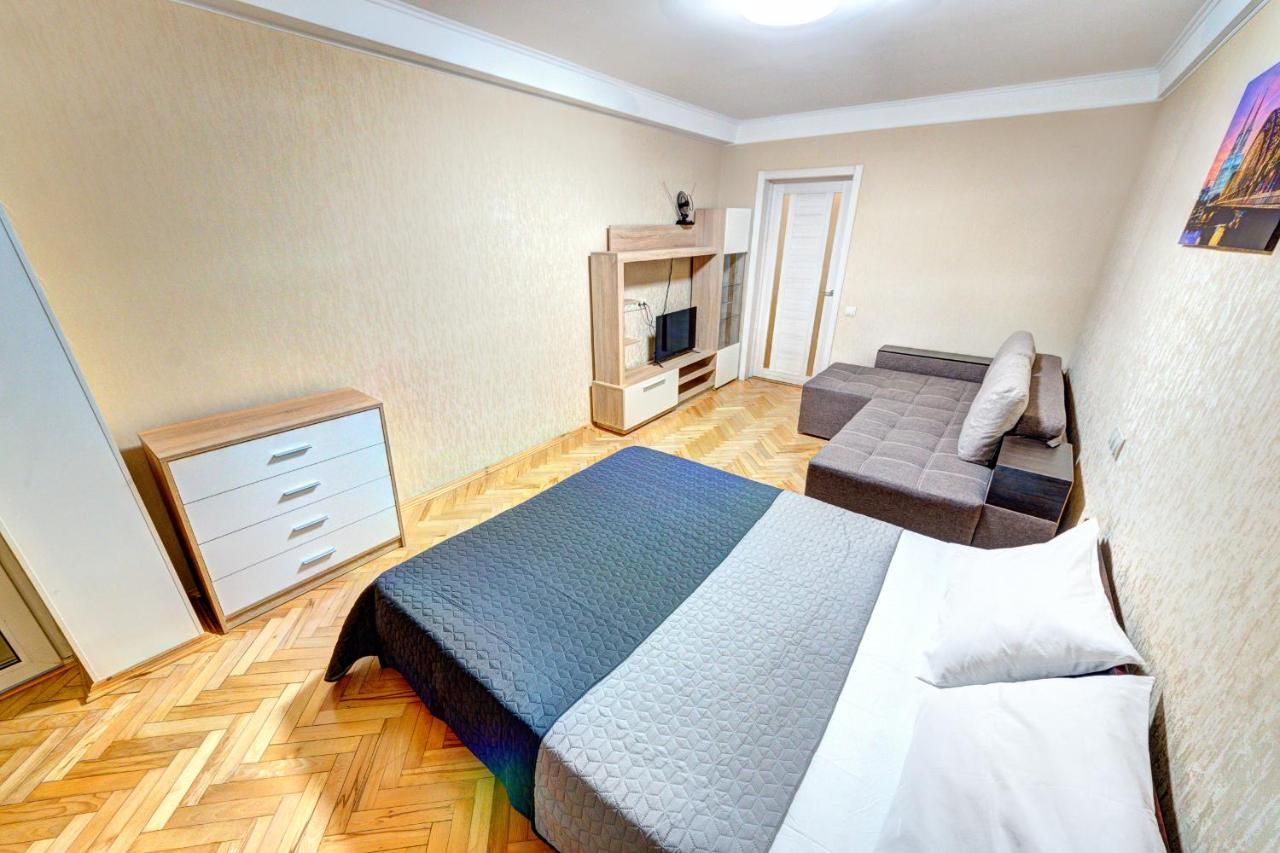 Apartments Near Ocean Plaza Druzhby Narodov Boulevard 8A Kyiv Exterior photo